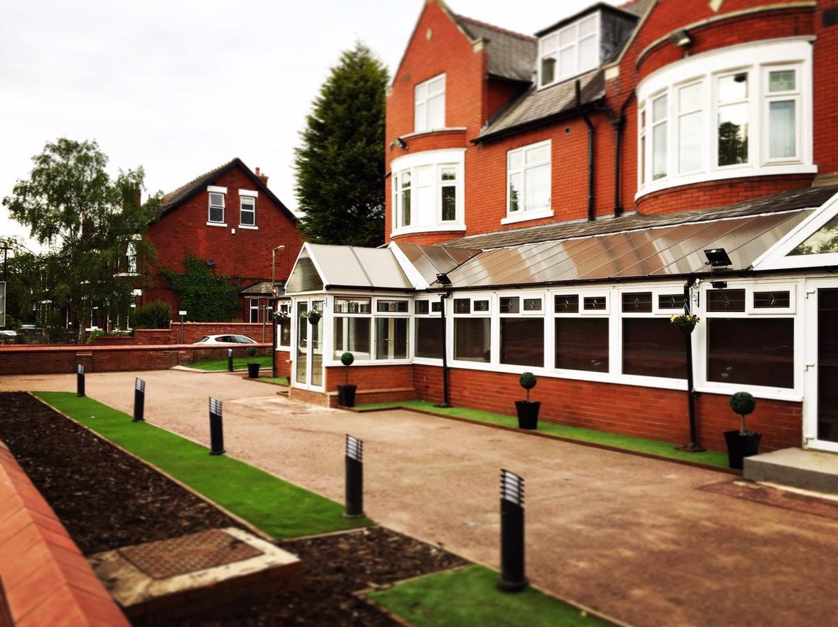 Trivelles Mayfair,Stockport Exterior foto